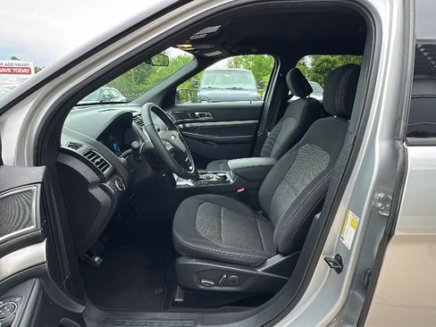 Used 2018 Ford Explorer XLT AWD/4WD image 13