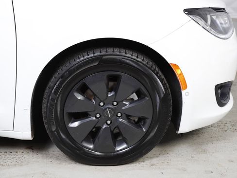 Used 2020 Chrysler Pacifica Limited w/ Advanced Safetytec Group image 5