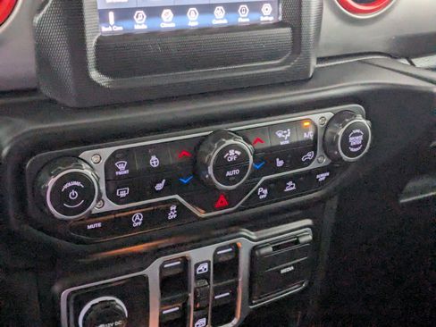 Used 2021 Jeep Wrangler Unlimited Sahara w/ Safety Group AWD/4WD image 17