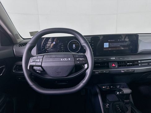 Used 2025 Kia K4 EX image 17
