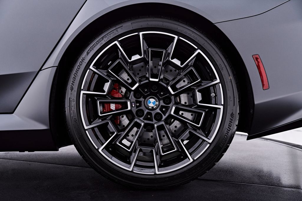 Used 2026 BMW M5 Touring AWD/4WD image 30