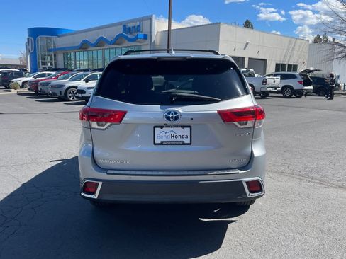Used 2018 Toyota Highlander Limited Platinum w/ Carpet Mat Package (TMS) image 4