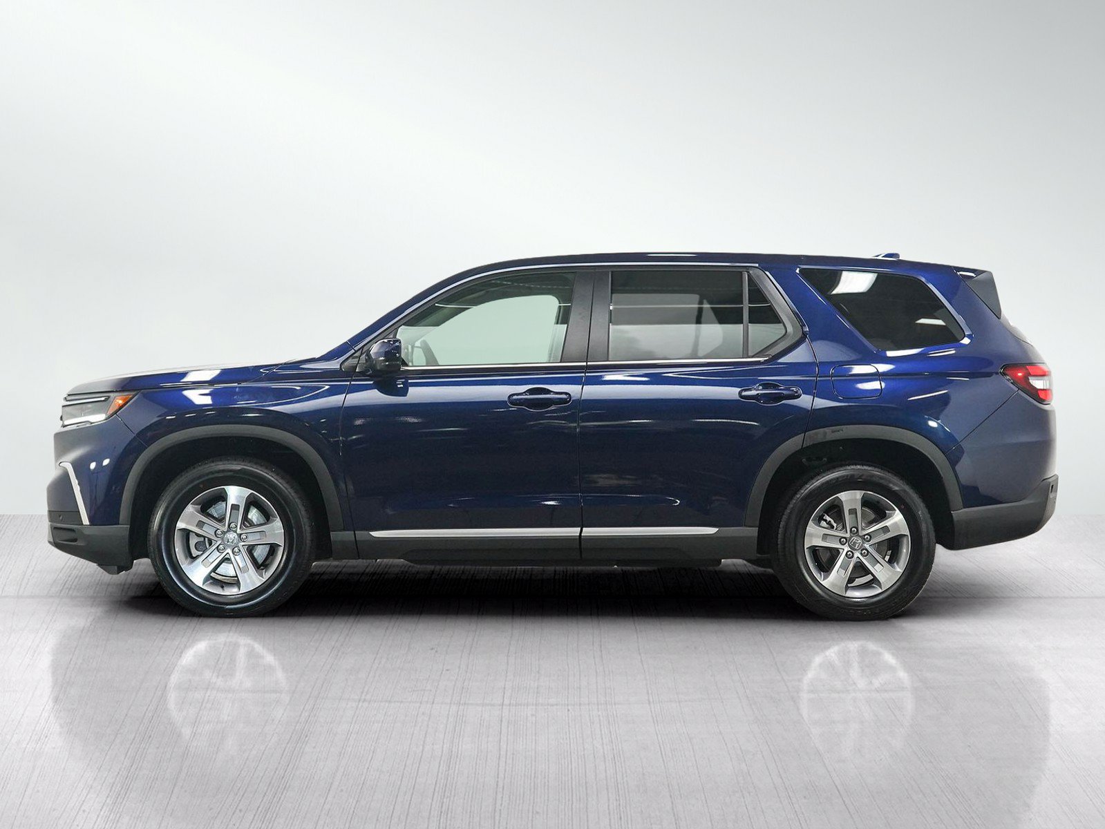 Used 2025 Honda Pilot EX-L image 2