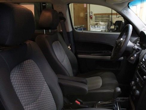 Used 2010 Chevrolet HHR LS image 10