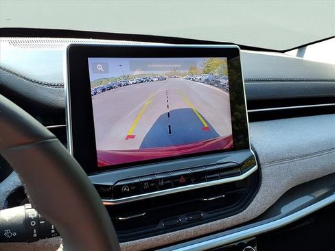 Used 2023 Jeep Compass Latitude image 7