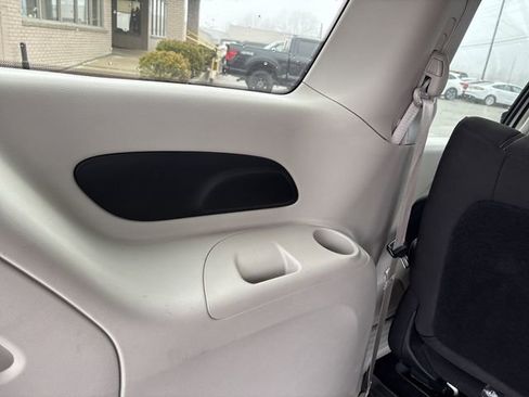 Used 2020 Chrysler Voyager L image 39
