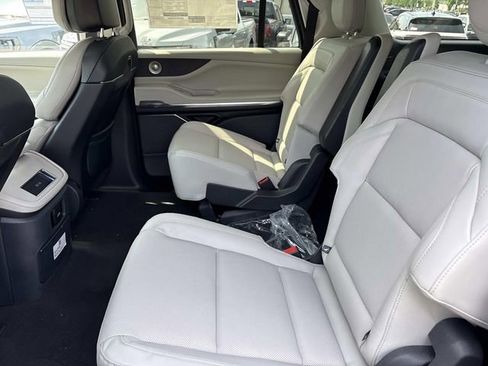 New 2026 Lincoln Navigator L Reserve AWD/4WD image 18