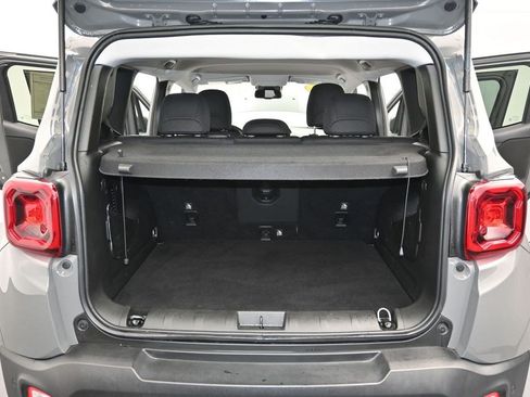 Used 2021 Jeep Renegade Latitude w/ Luxury Group I AWD/4WD image 9