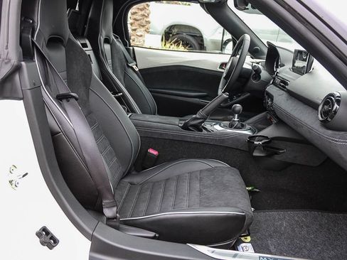 New 2026 MAZDA MX-5 Miata Club w/ Interior Package RWD image 18
