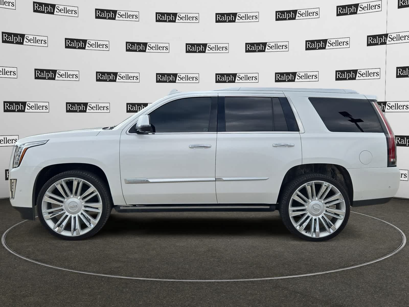Used 2018 Cadillac Escalade Platinum RWD image 3