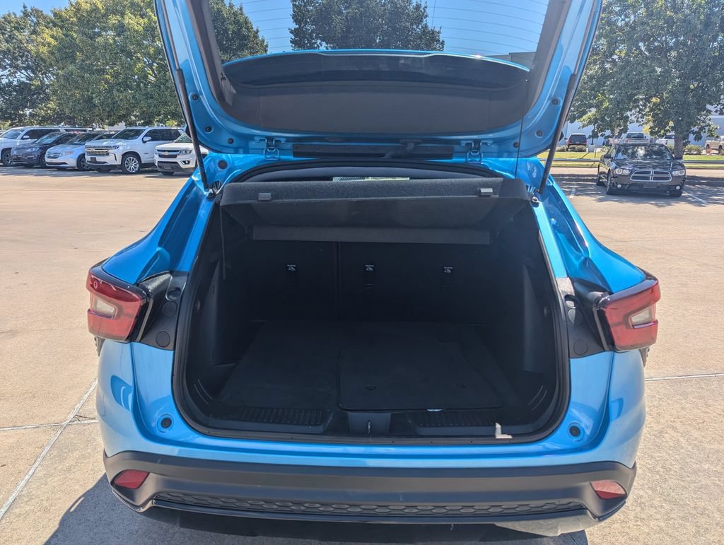 Used 2025 Chevrolet Trax RS FWD image 19