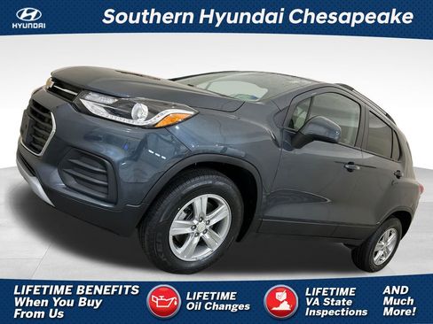 Used 2022 Chevrolet Trax LT w/ LT Convenience Package AWD/4WD image 1