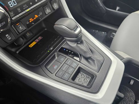 Used 2025 Toyota RAV4 XLE Premium image 31