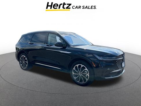 Used 2024 Lincoln Nautilus Reserve image 1