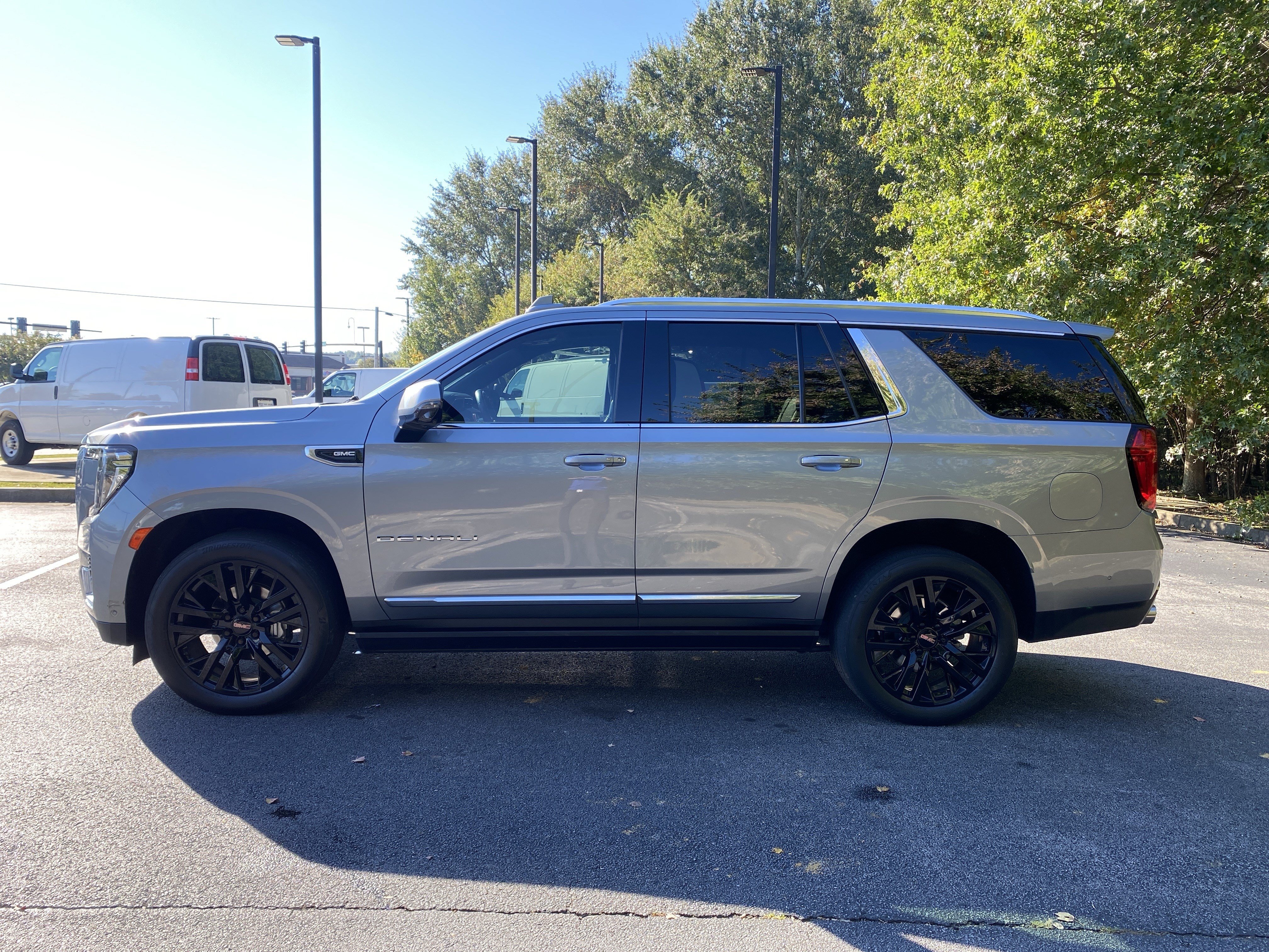 Used 2023 GMC Yukon Denali w/ Advanced Technology Package AWD/4WD image 6