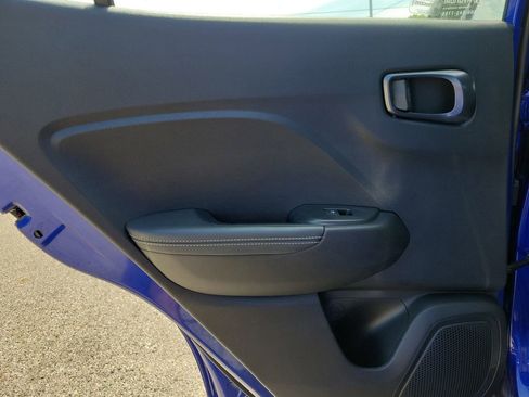 Used 2023 Hyundai Venue Limited FWD image 7