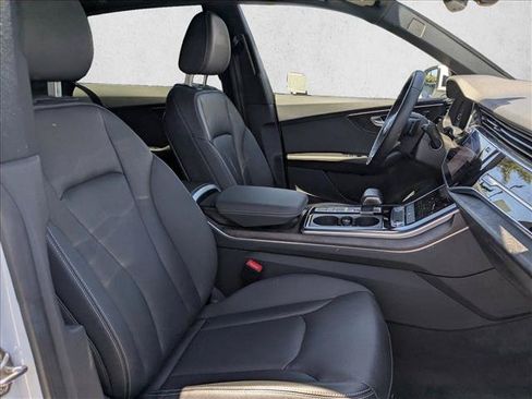 Used 2019 Audi Q8 Premium Plus w/ Premium Plus AWD/4WD image 24