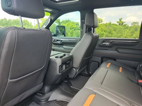 Used 2024 GMC Sierra 2500 AT4 w/ AT4 Premium Plus Package AWD/4WD image 15