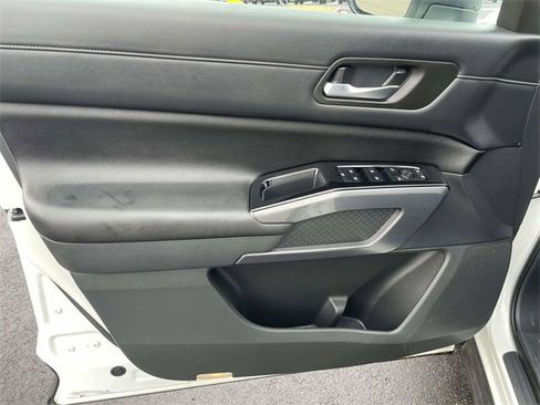 Used 2022 Nissan Pathfinder SL image 13