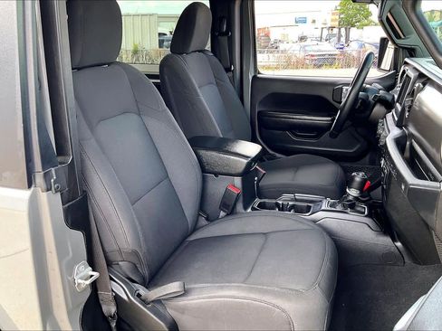 Used 2021 Jeep Wrangler Sport AWD/4WD image 18