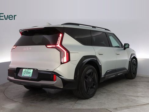 Used 2024 Kia EV9 GT-Line image 12