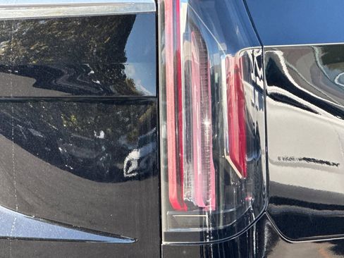 Used 2023 Cadillac Escalade ESV Premium Luxury image 47