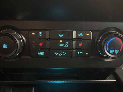 Used 2020 Ford F150 XLT w/ Equipment Group 302A Luxury AWD/4WD image 18