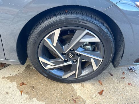 Used 2025 Hyundai Elantra SEL w/ Cargo Package image 12