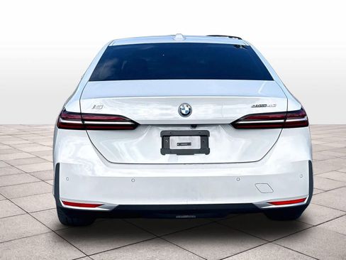 Used 2024 BMW i5 eDrive40i w/ M Sport Package RWD image 8