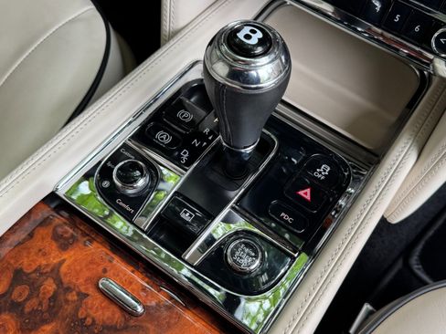 Used 2013 Bentley Mulsanne w/ Rear Entertainment Pkg image 35