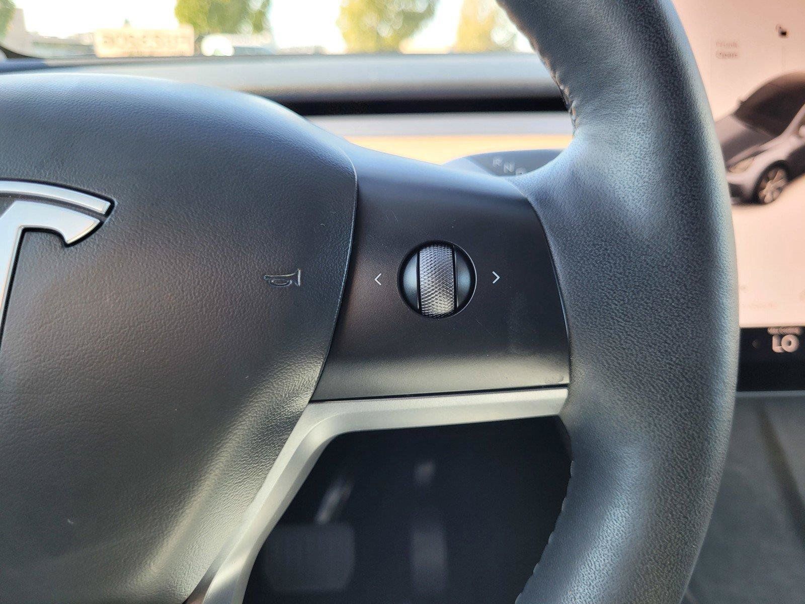 Used 2023 Tesla Model Y Long Range AWD/4WD image 32
