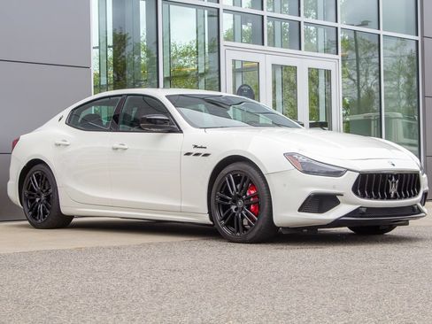Used 2024 Maserati Ghibli Modena Q4 AWD/4WD image 3
