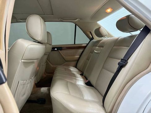 Used 1990 Mercedes-Benz 300 E 3.0 image 32
