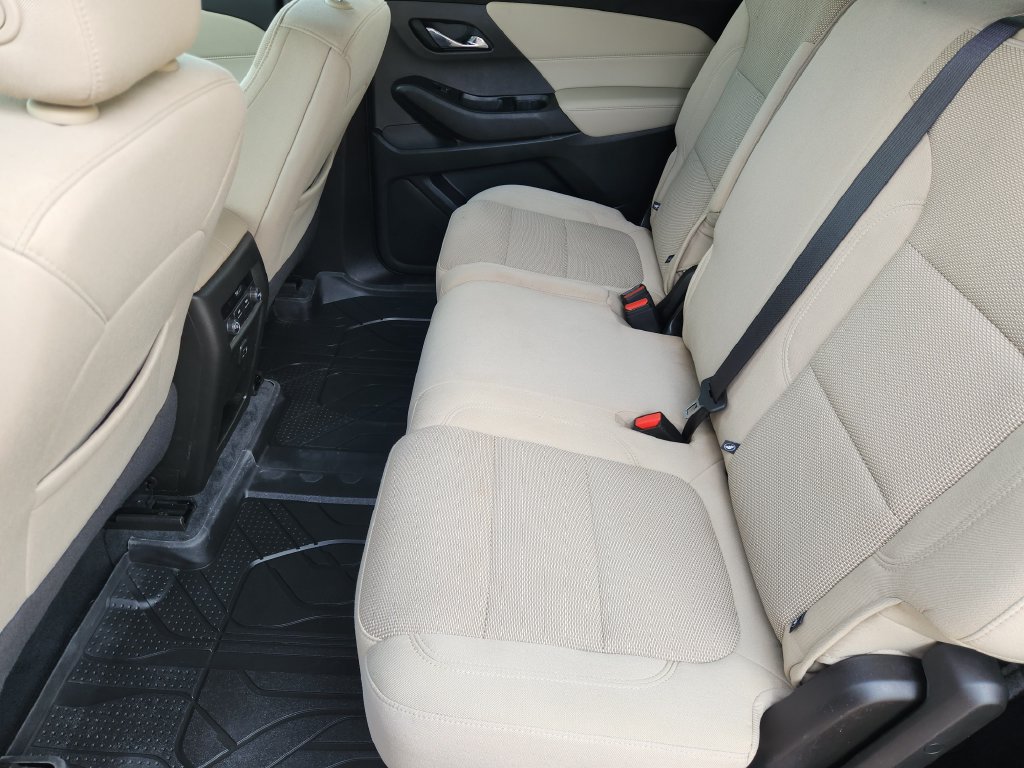 Used 2023 Chevrolet Traverse LS w/ Safety Package FWD image 31
