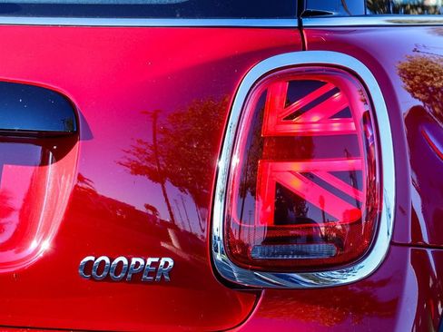 Used 2023 MINI Cooper 2-Door Hardtop image 9