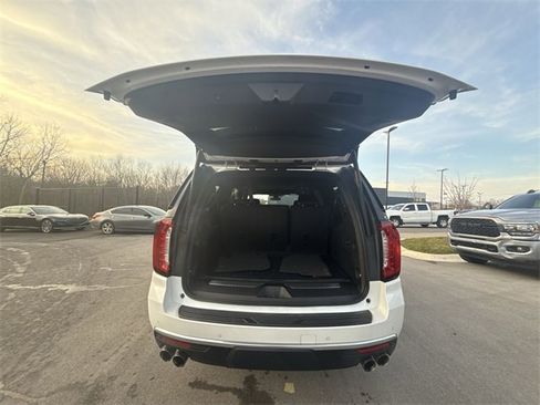 Used 2022 GMC Yukon XL Denali image 24