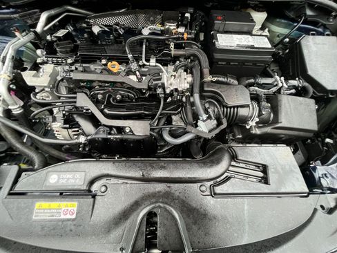 Used 2025 Toyota Corolla LE image 32