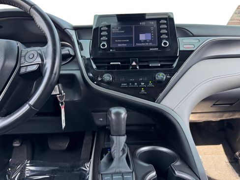 Used 2022 Toyota Camry SE FWD image 11