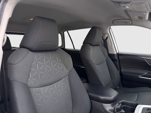 Used 2021 Toyota RAV4 XLE FWD image 40