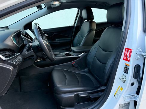 Used 2017 Chevrolet Volt Premier w/ Driver Confidence II Package image 4