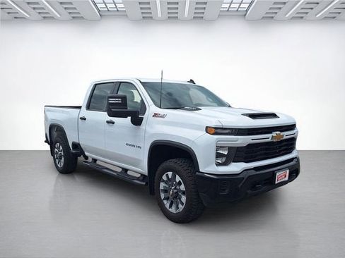 Used 2025 Chevrolet Silverado 2500 Custom w/ Custom Value Package AWD/4WD image 2