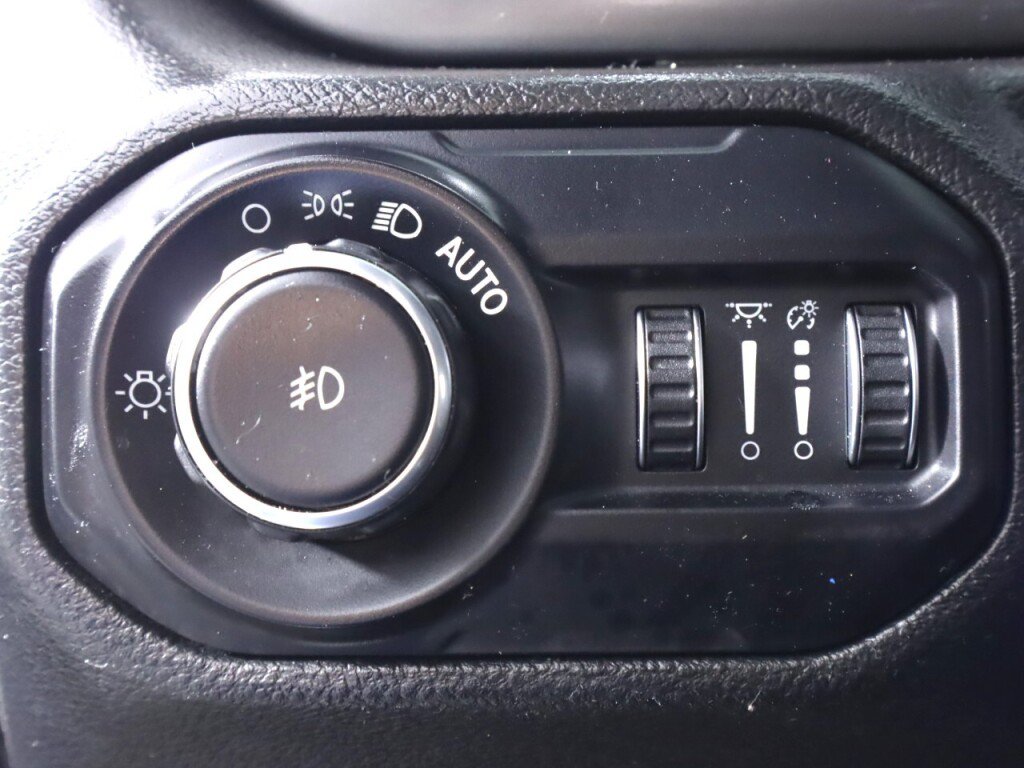 Used 2022 Jeep Wrangler Unlimited Sahara w/ Safety Group AWD/4WD image 10