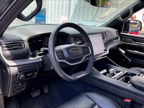 Used 2023 Jeep Wagoneer Series II AWD/4WD image 17