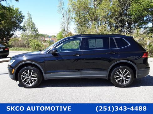 Used 2019 Volkswagen Tiguan SE w/ Panoramic Sunroof Package image 2