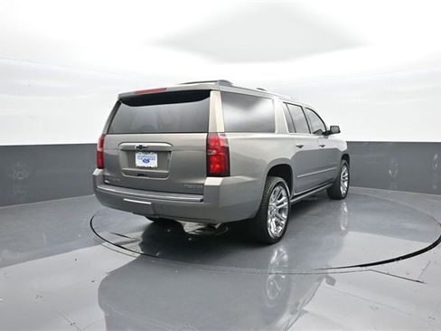 Used 2019 Chevrolet Suburban Premier w/ Premier Plus Edition image 7
