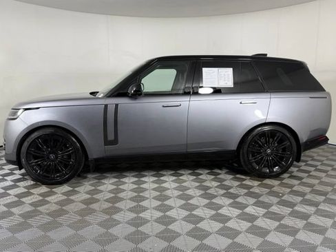 Used 2025 Land Rover Range Rover SE AWD/4WD image 3