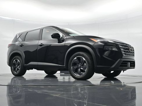 Used 2025 Nissan Rogue SV FWD image 21