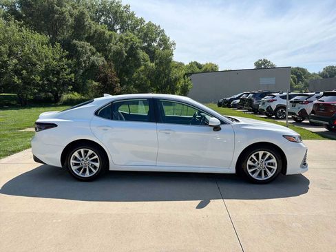 Used 2021 Toyota Camry LE FWD image 7