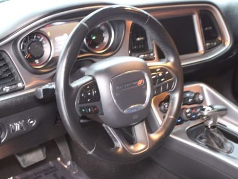 Used 2019 Dodge Challenger SXT image 15