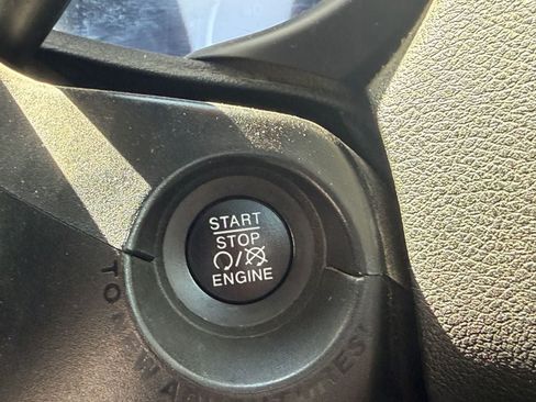 Used 2019 Jeep Renegade Latitude w/ Popular Equipment Group AWD/4WD image 22